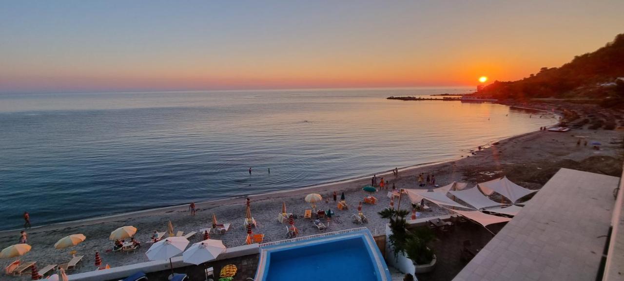 Sea&Sun&Sand Luxury Apartment In Durrës Esterno foto